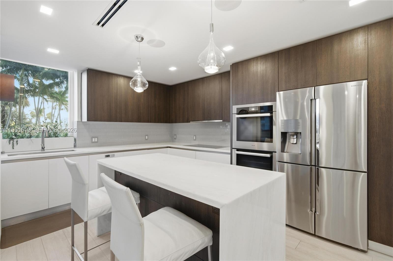 1000 Venetian Way # 403