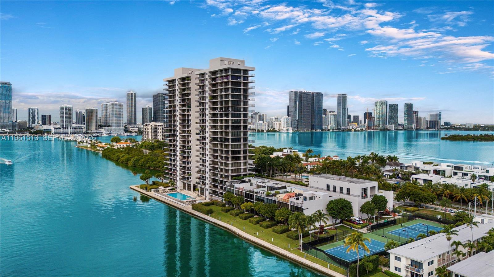 1000 Venetian Way # 403
