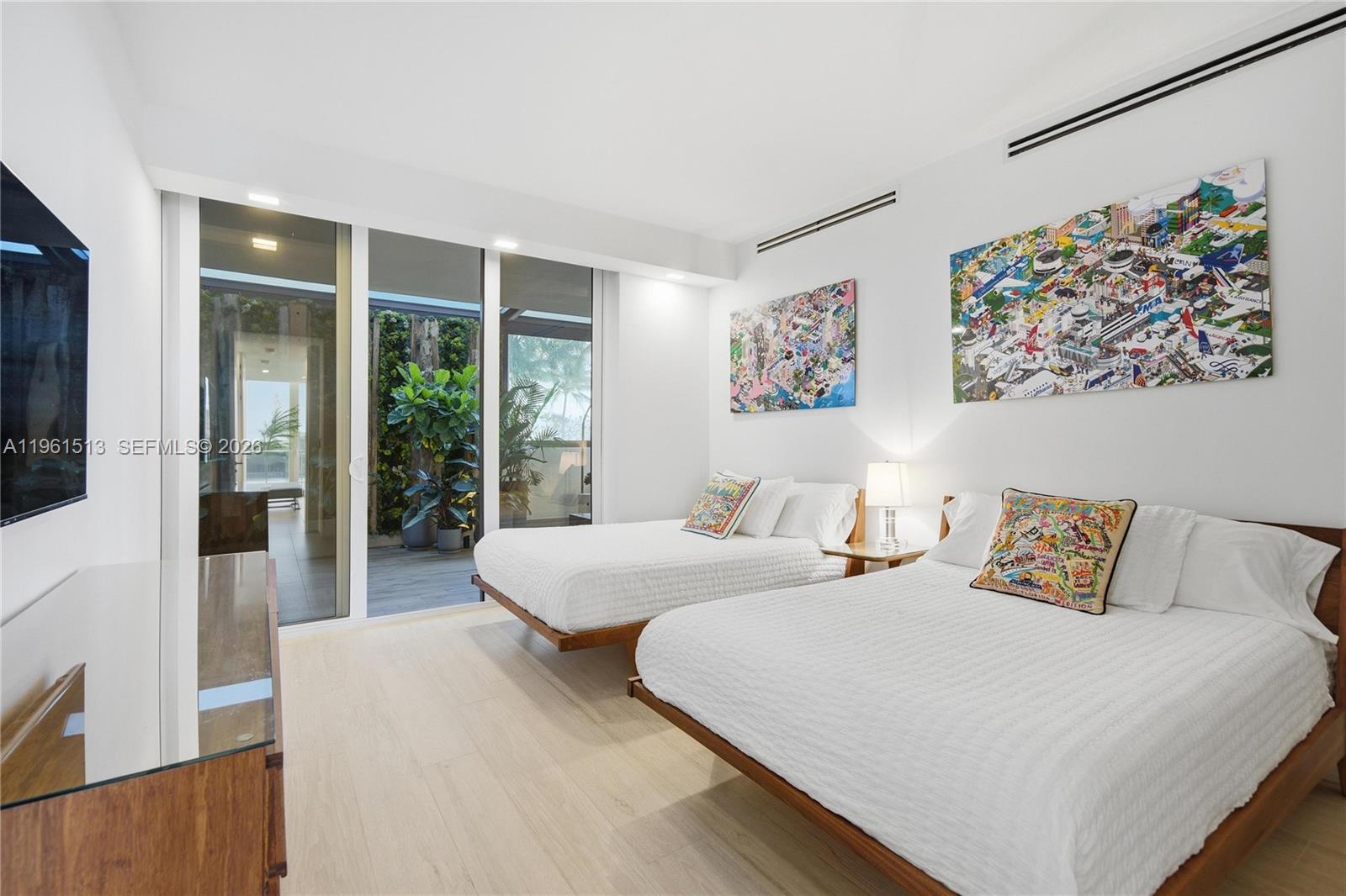 1000 Venetian Way # 403