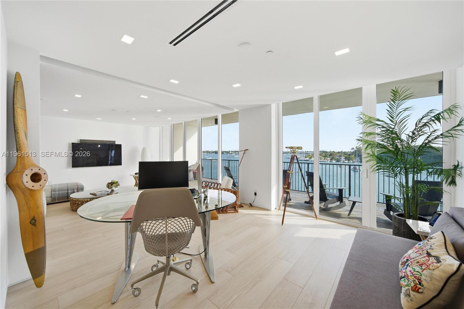 1000 Venetian Way # 403
