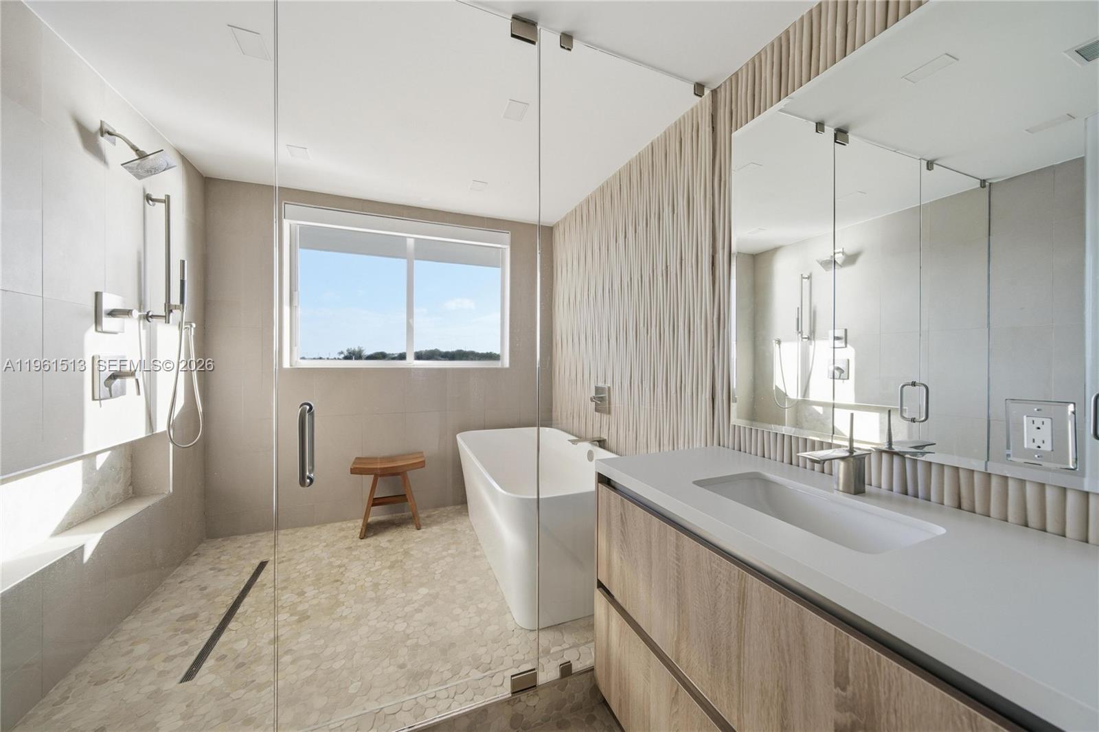 1000 Venetian Way # 403