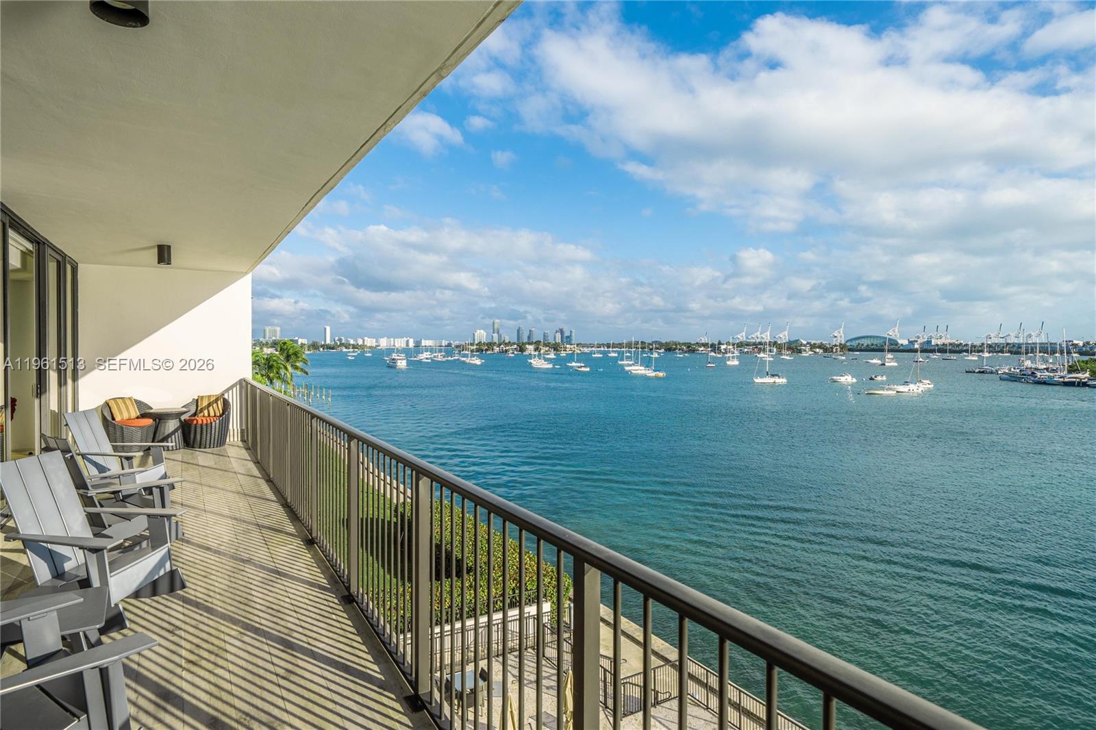 1000 Venetian Way # 403