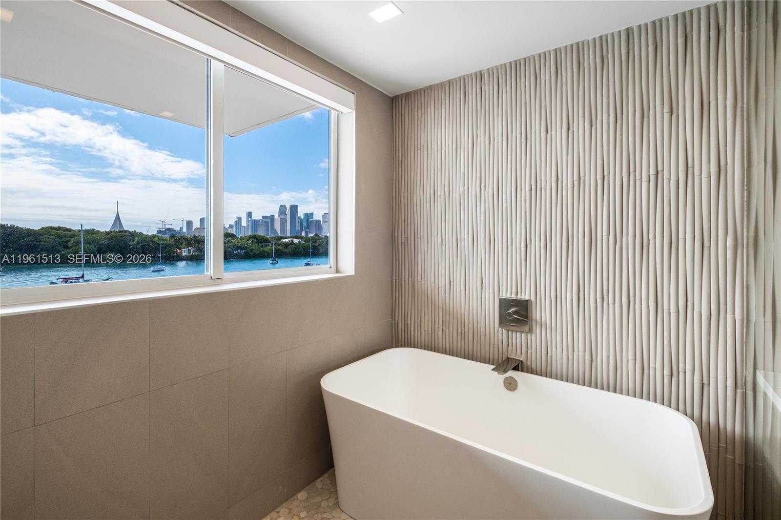 1000 Venetian Way # 403