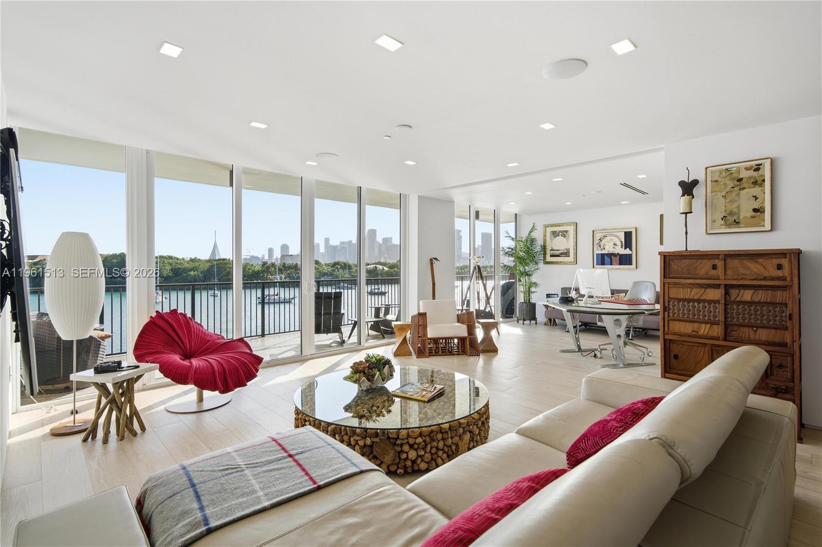 1000 Venetian Way # 403