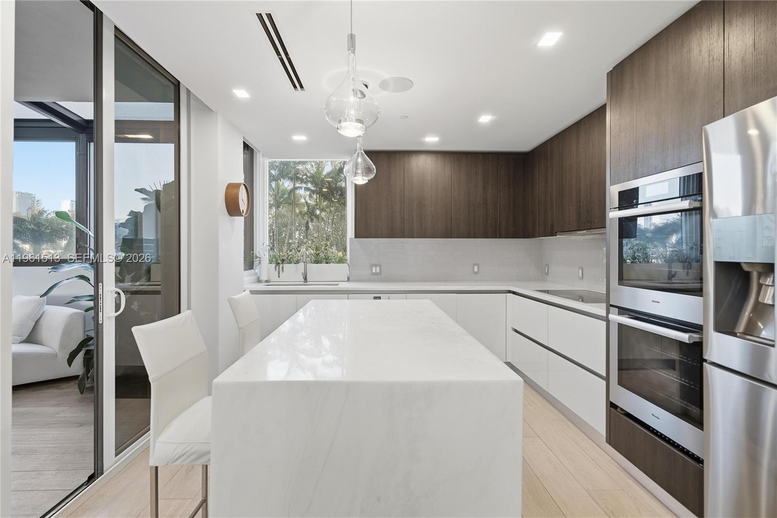 1000 Venetian Way # 403