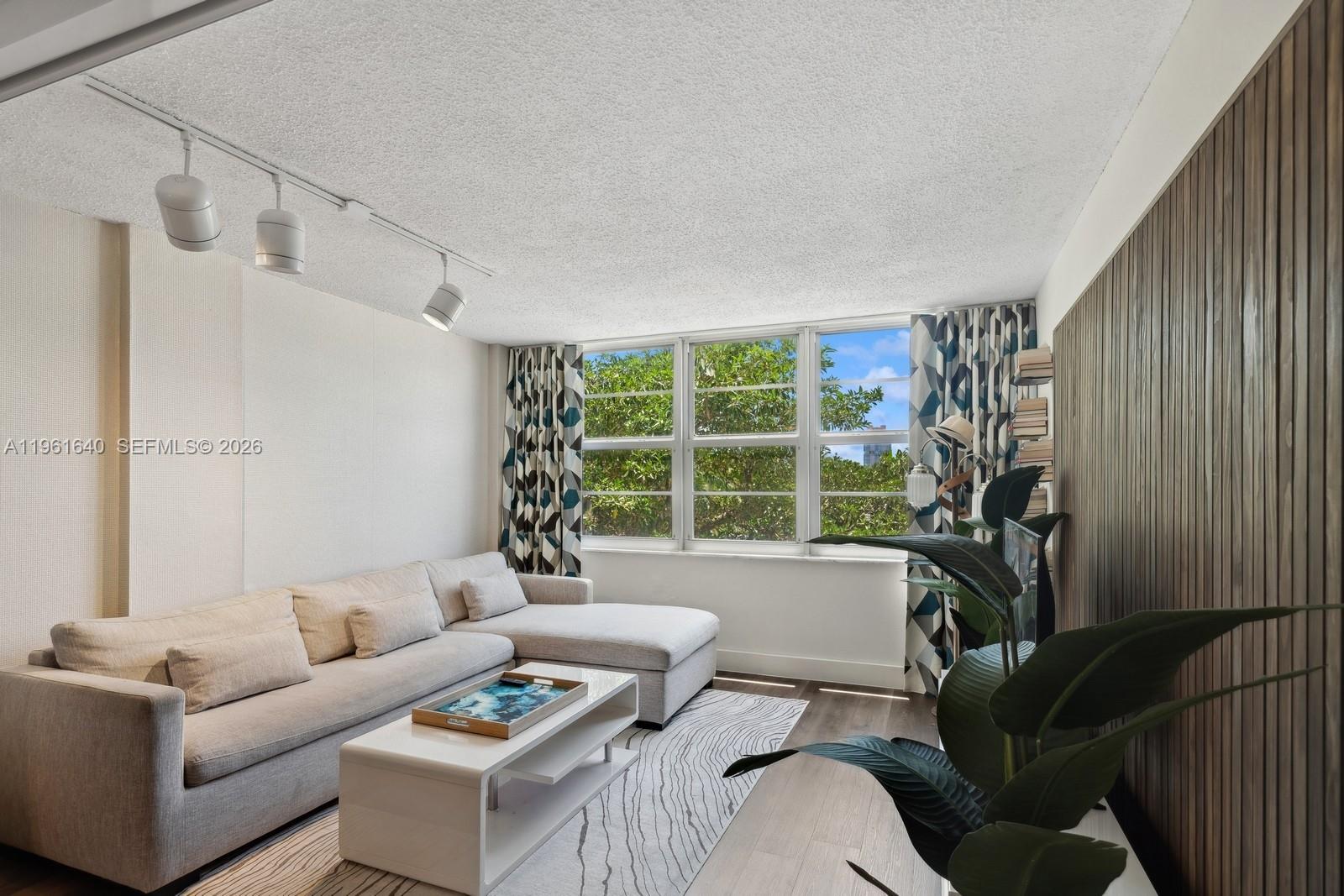 1020 Meridian Ave # 403