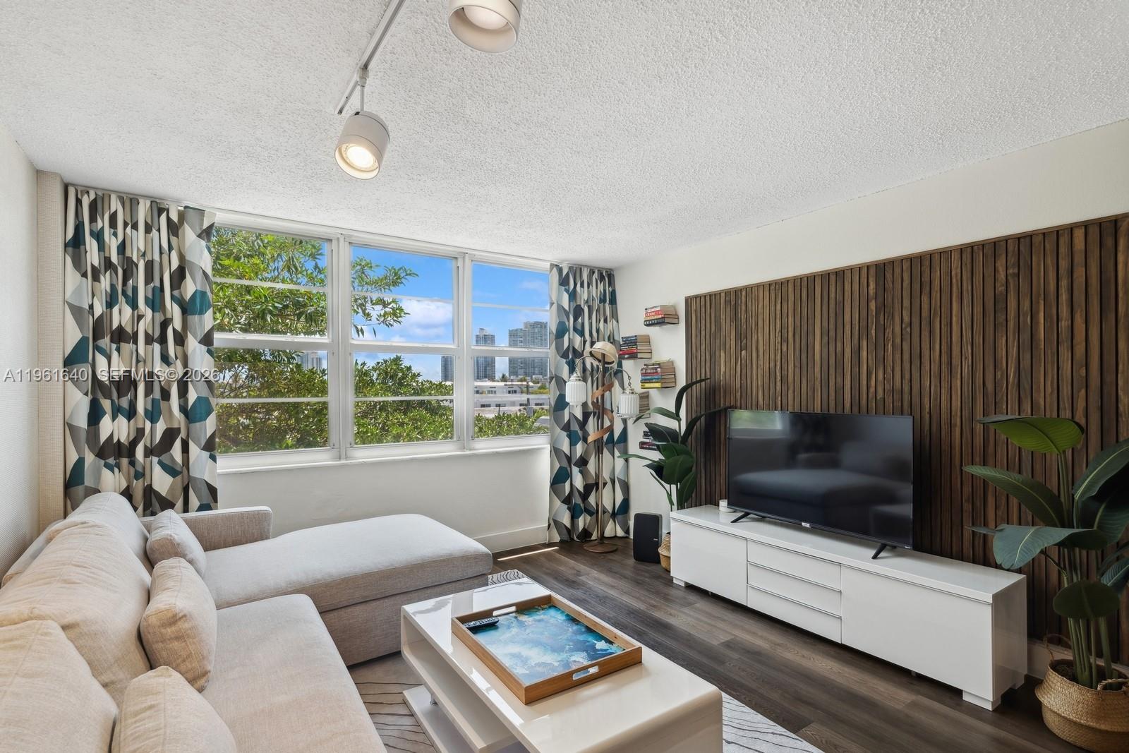 1020 Meridian Ave # 403