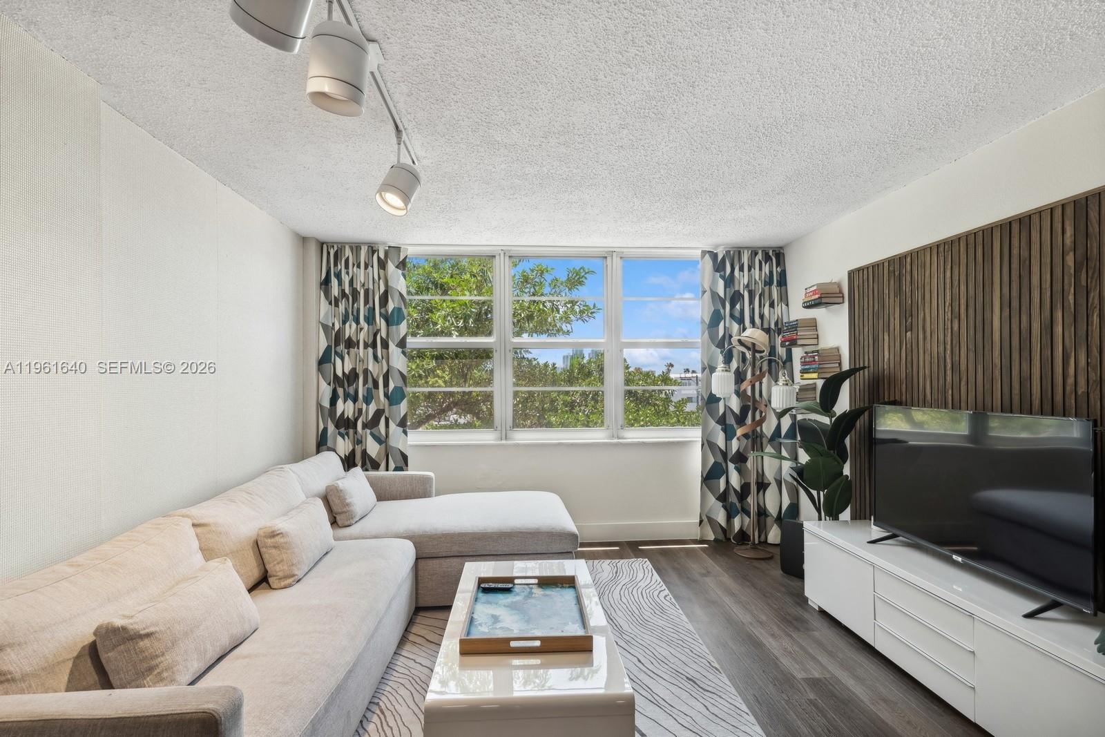 1020 Meridian Ave # 403