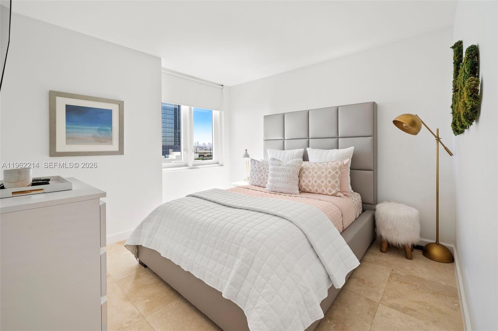 2301 Collins Ave # 908
