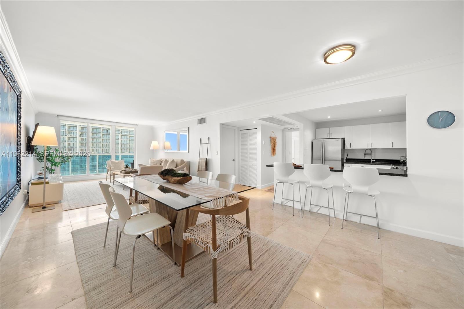 2301 Collins Ave # 908