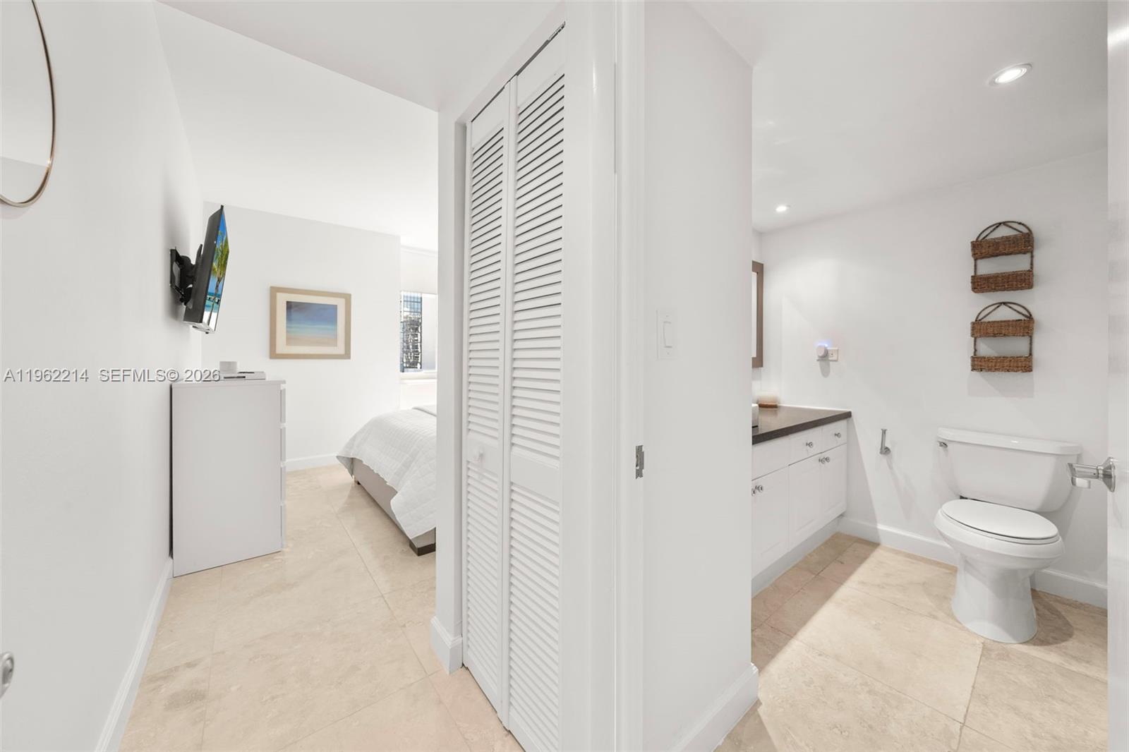 2301 Collins Ave # 908