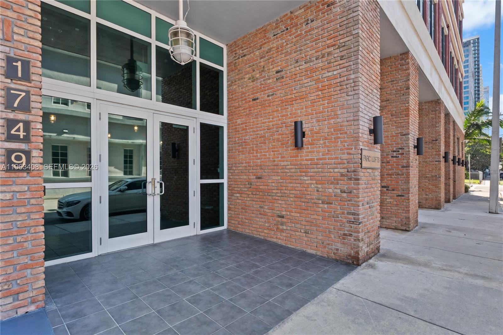 1749 NE Miami Ct Unit: 605