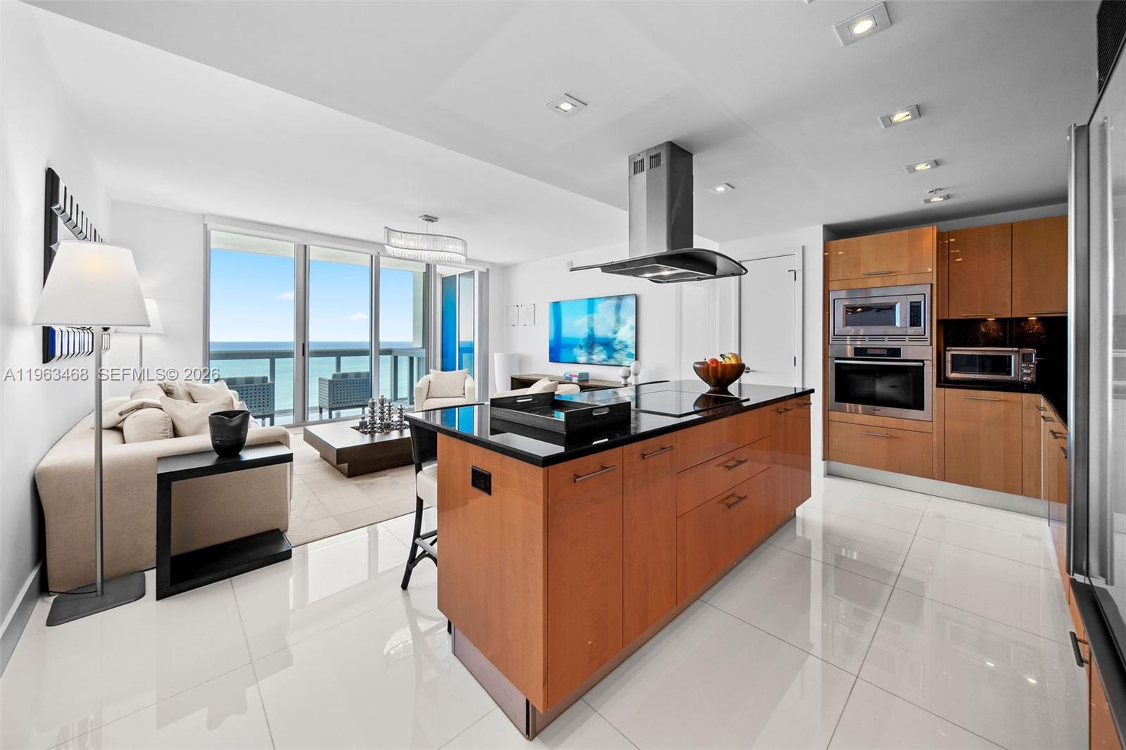 6899 Collins Ave # 2207