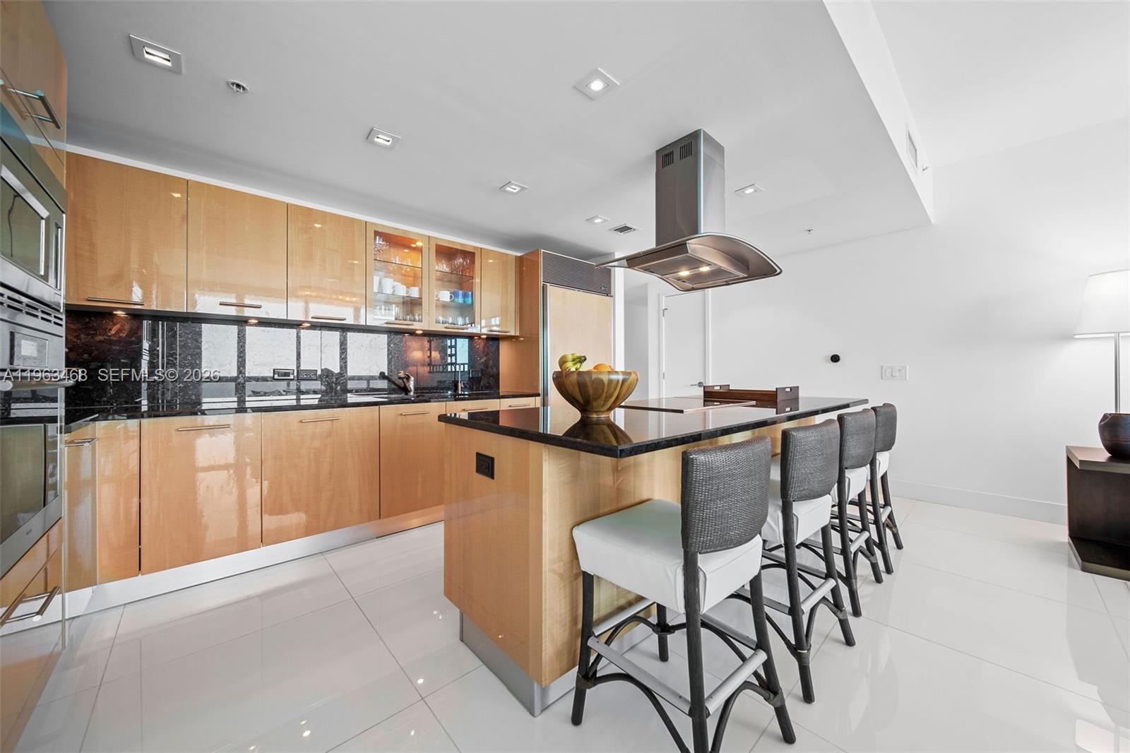 6899 Collins Ave # 2207