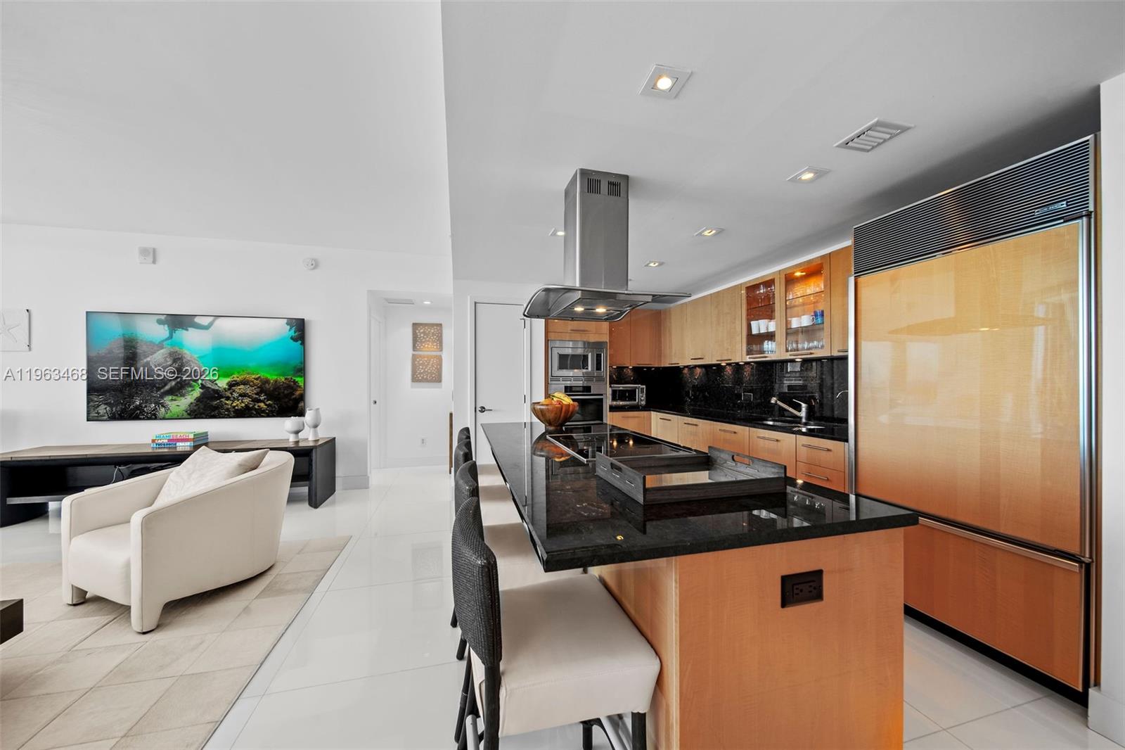 6899 Collins Ave # 2207