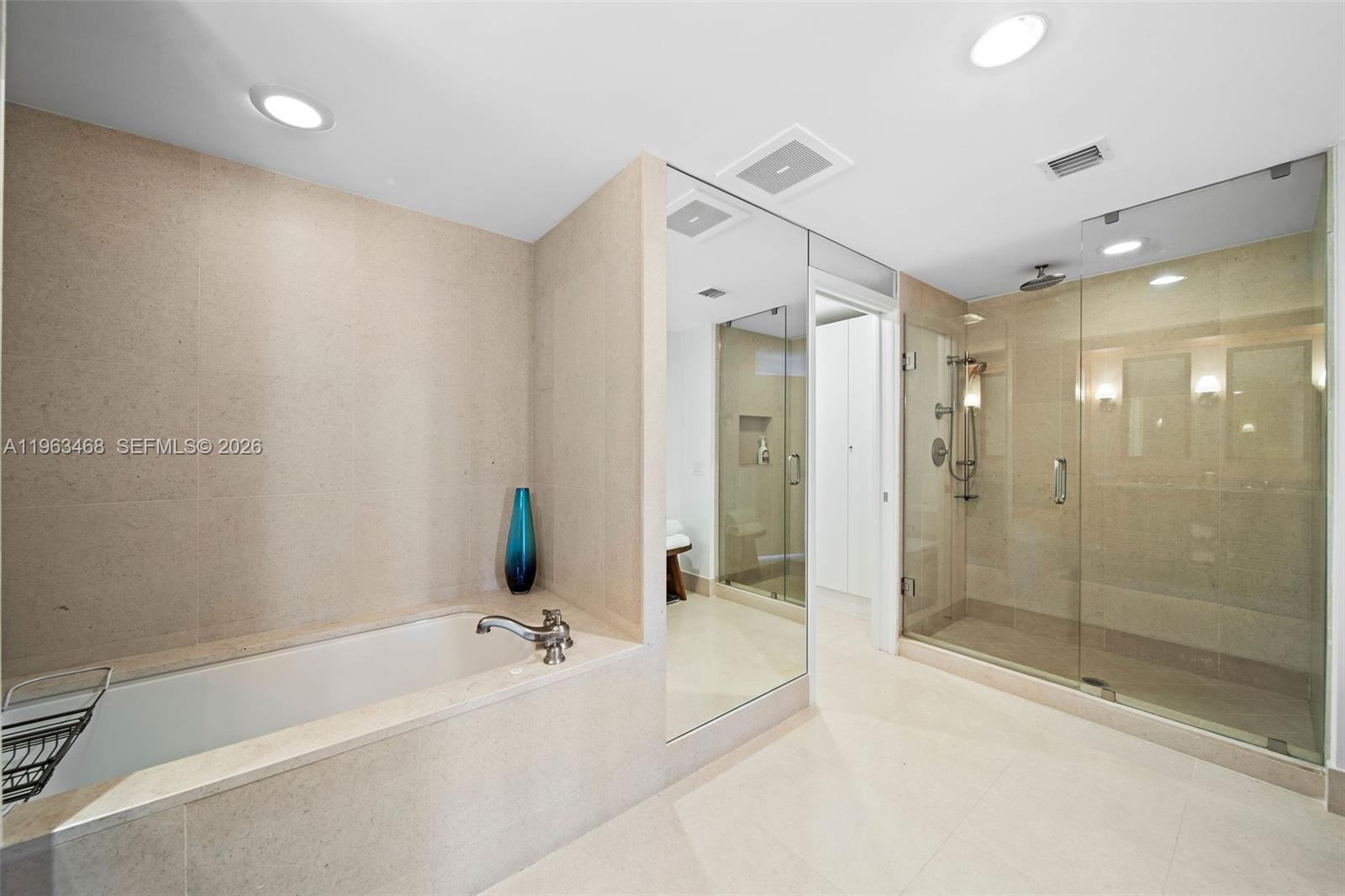 6899 Collins Ave # 2207