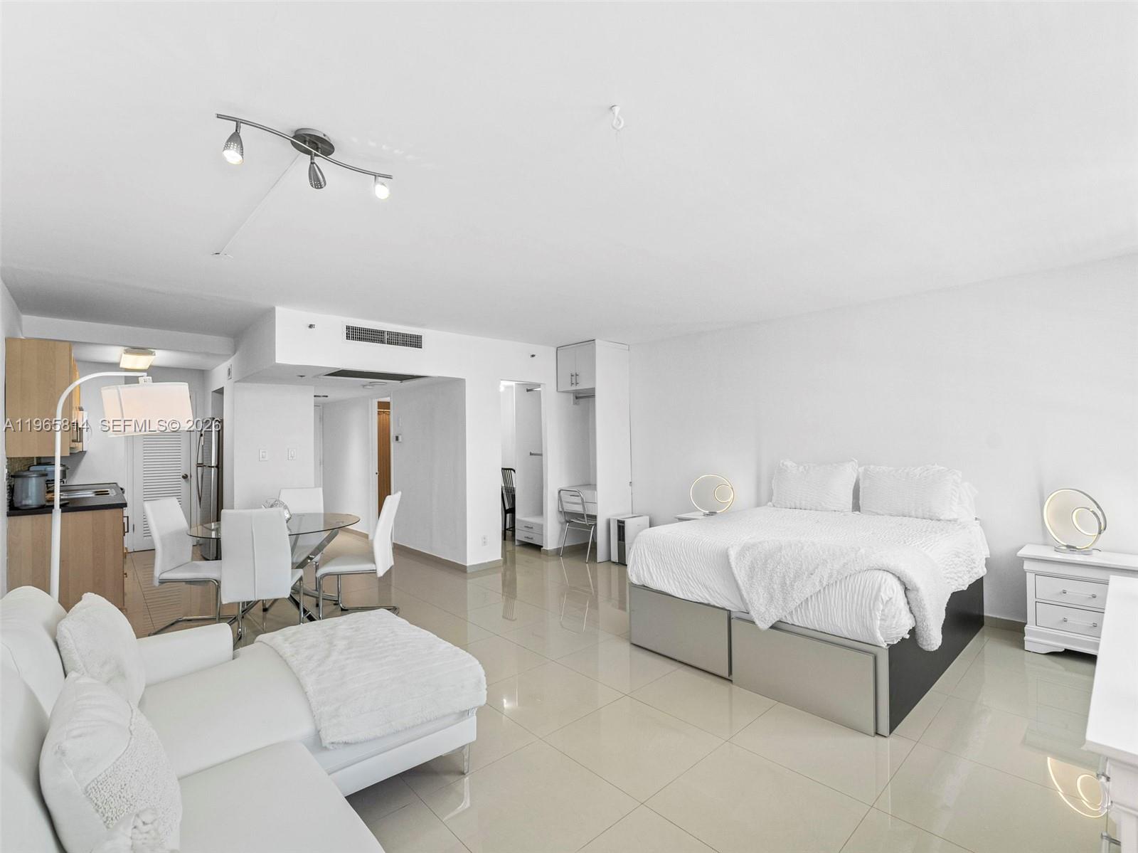 100 Lincoln Rd # 417