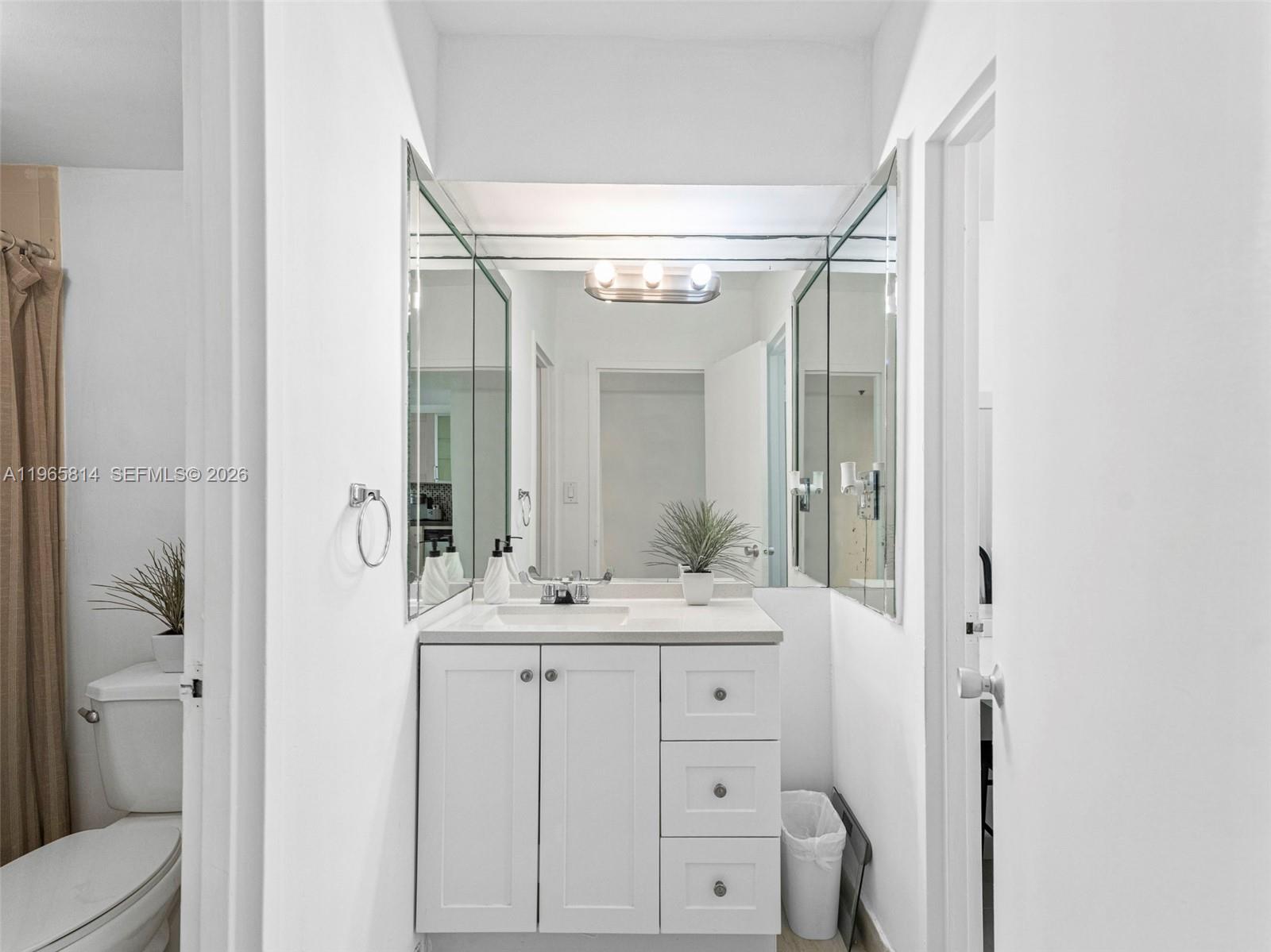 100 Lincoln Rd # 417