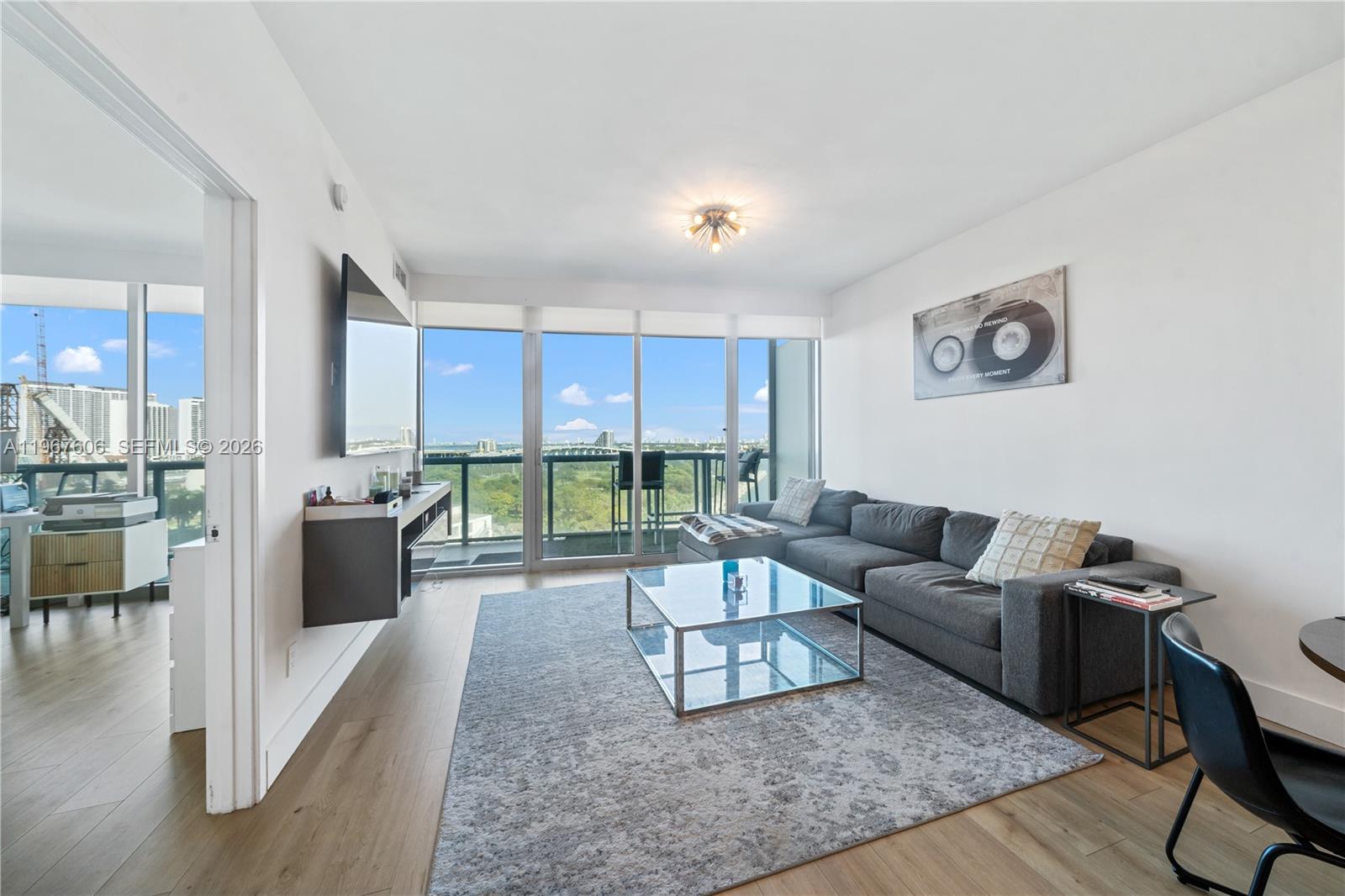 888 Biscayne Blvd # 910
