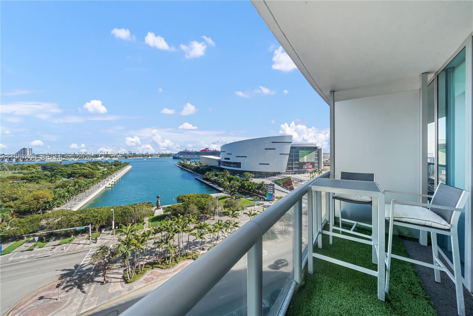 888 Biscayne Blvd # 910