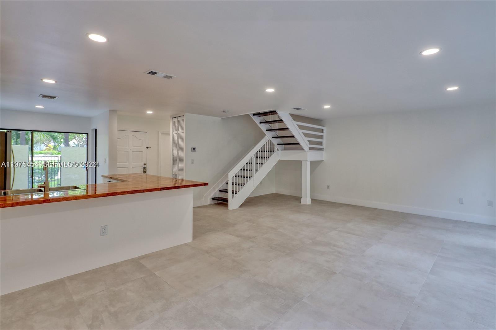 3905 Adra Ave # 46B Unit: J-46B