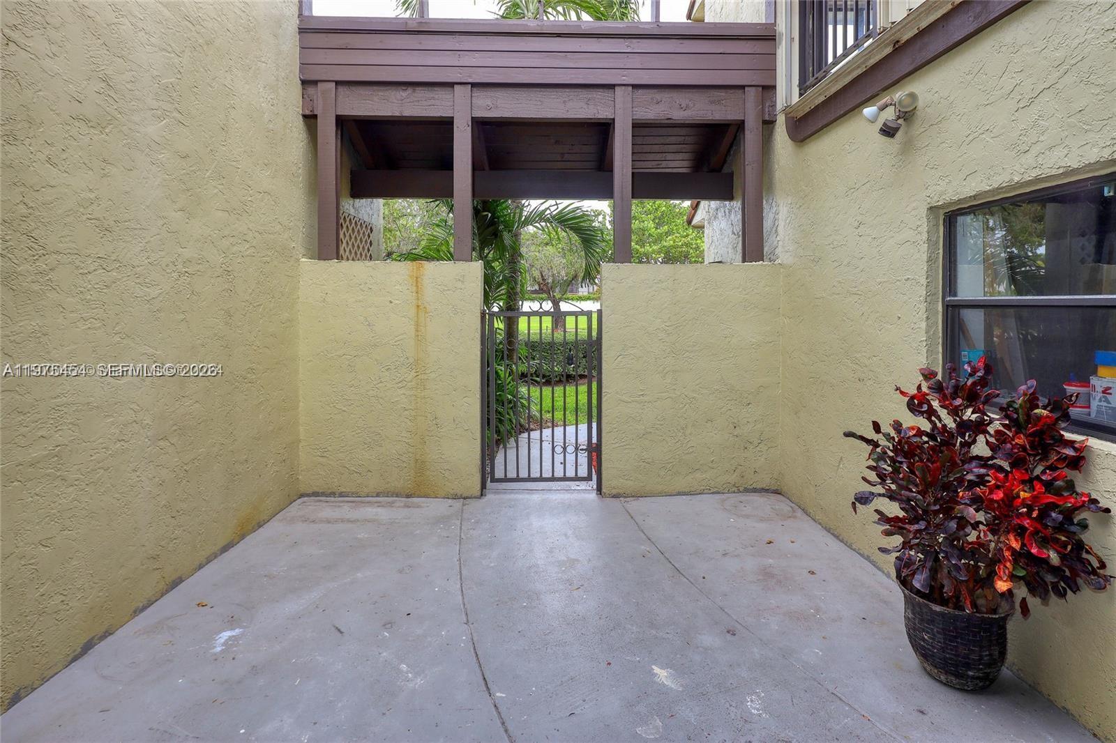 3905 Adra Ave # 46B Unit: J-46B