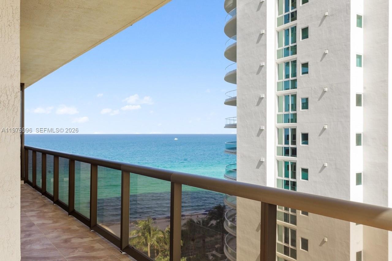16275 Collins Ave # 904