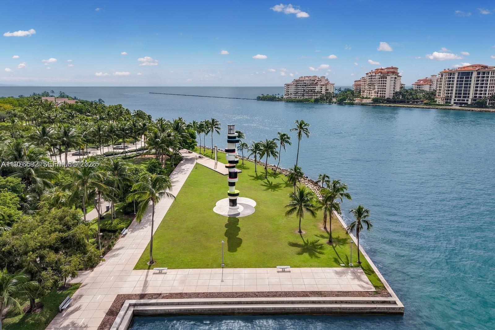 300 S Pointe Dr # 801