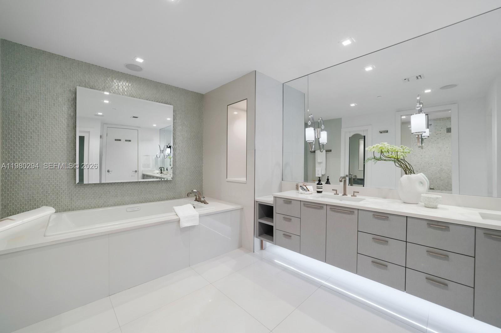 5959 Collins Ave # 1606
