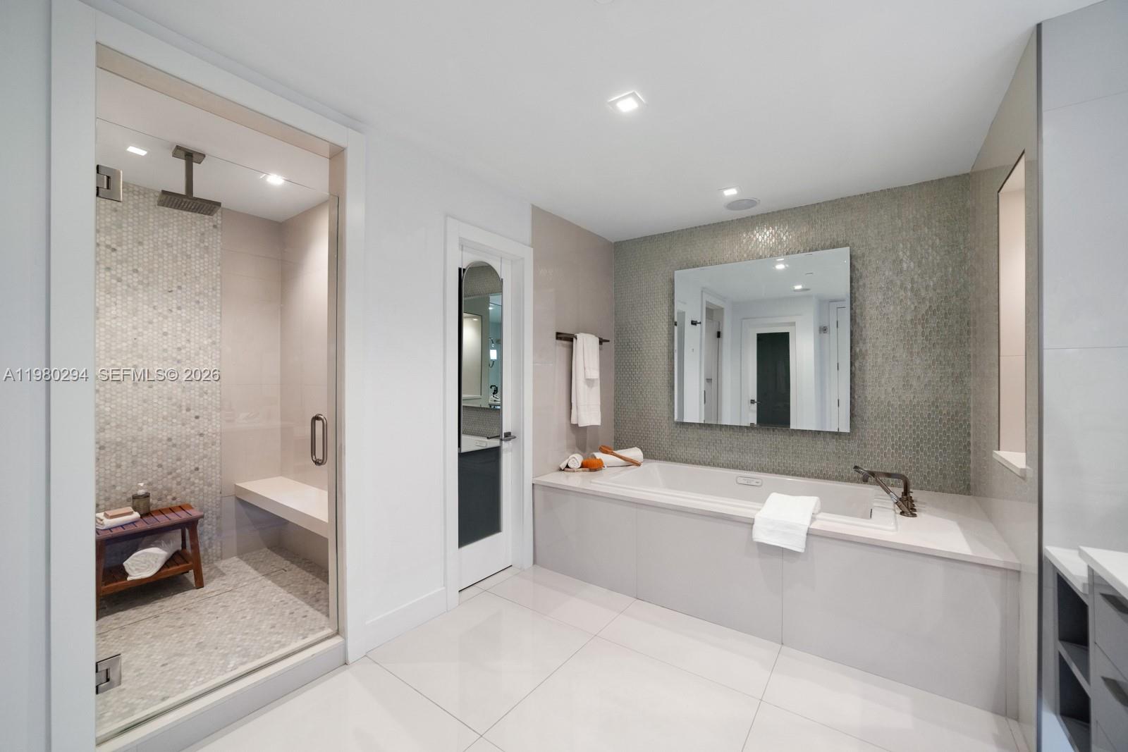5959 Collins Ave # 1606