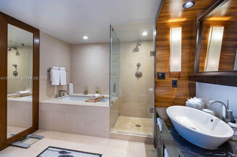 6801 Collins Ave #610 Door # 612