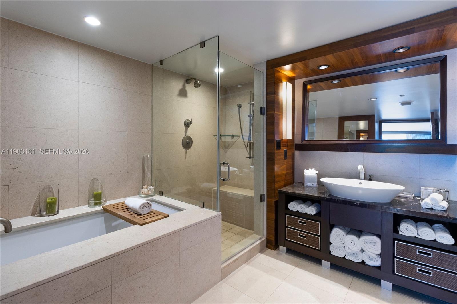 6801 Collins Ave #610 Door # 612