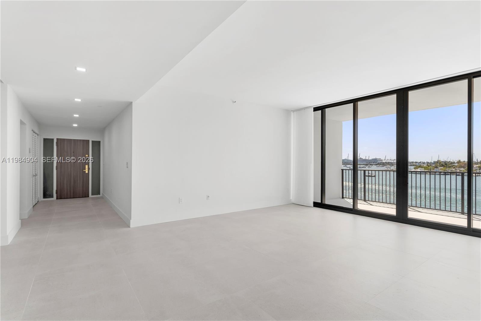 1000 Venetian Way # 303