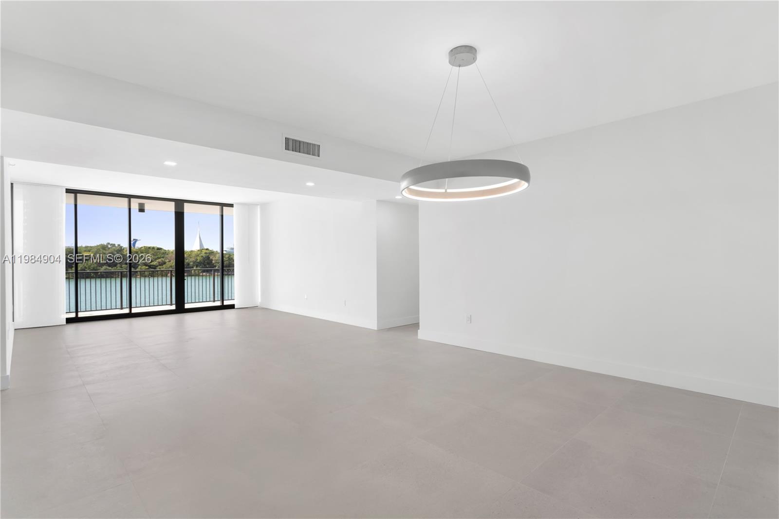 1000 Venetian Way # 303