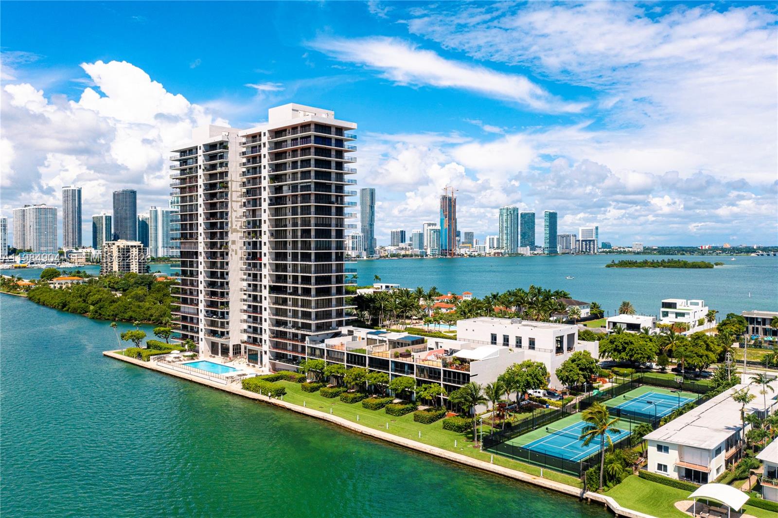 1000 Venetian Way # 303