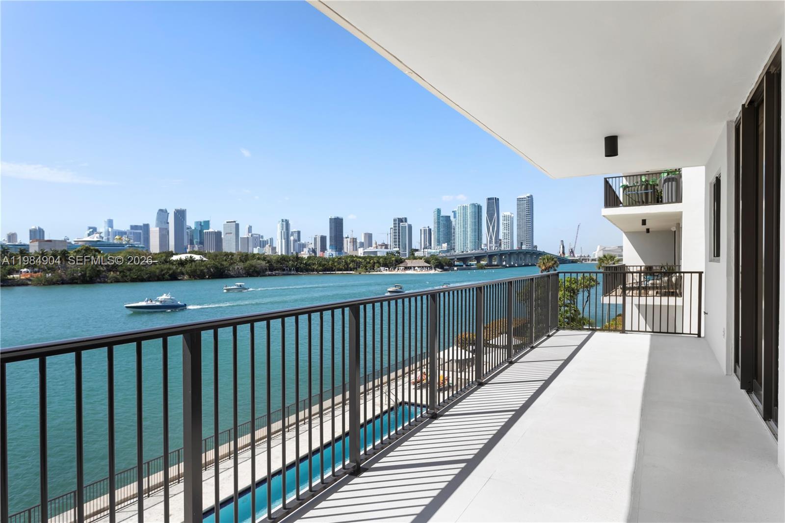 1000 Venetian Way # 303