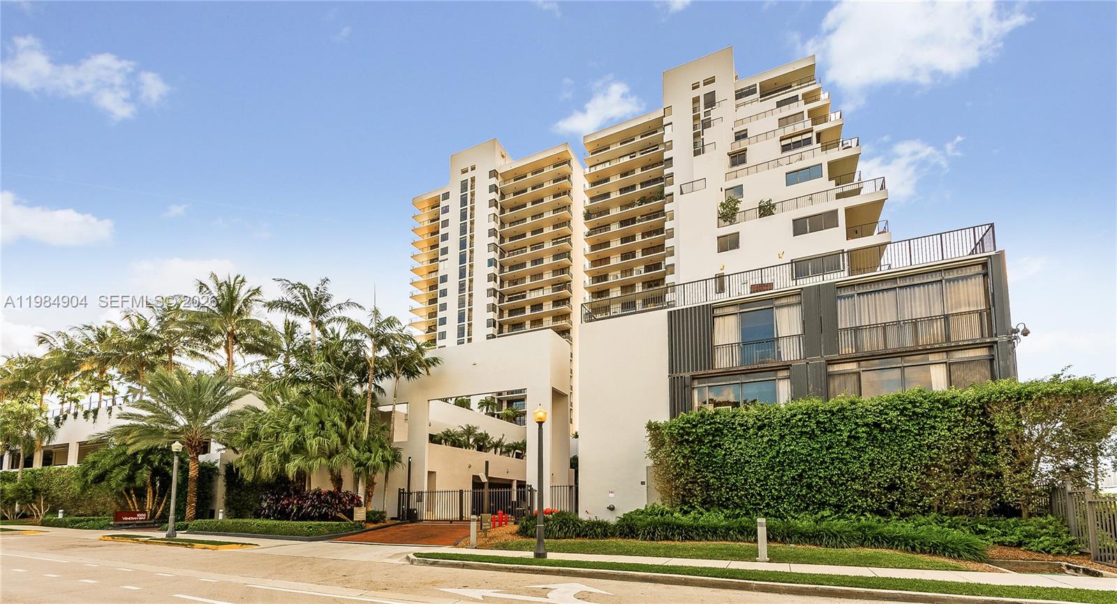 1000 Venetian Way # 303
