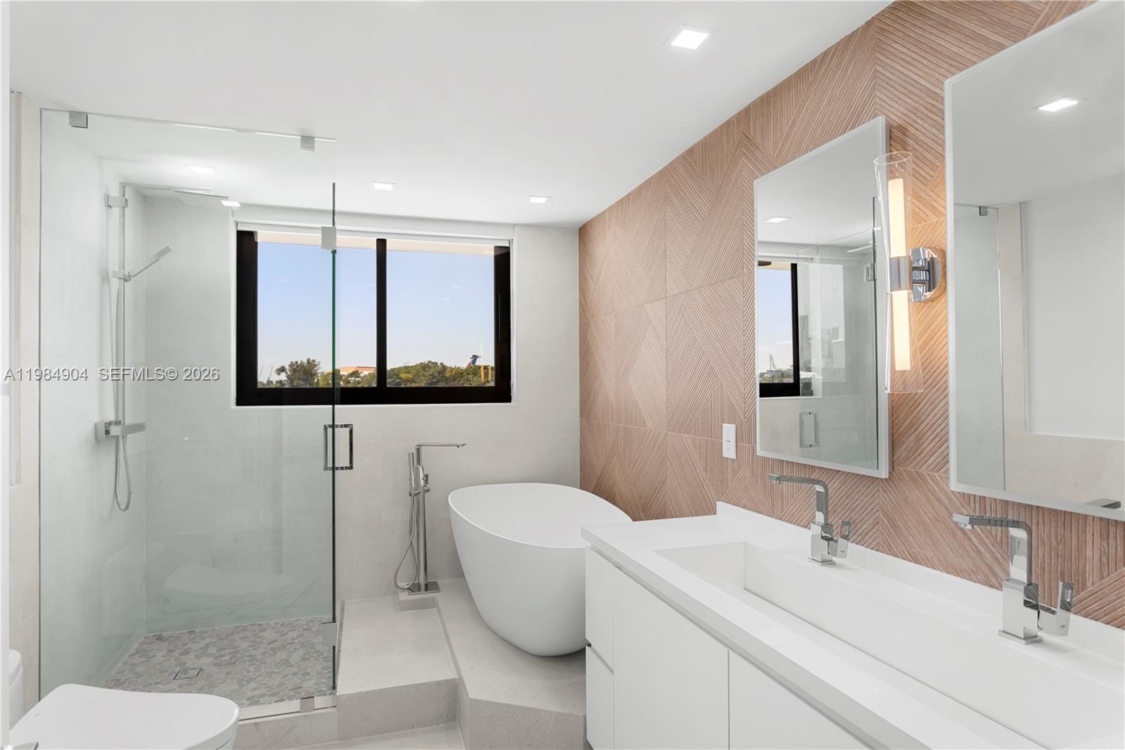 1000 Venetian Way # 303