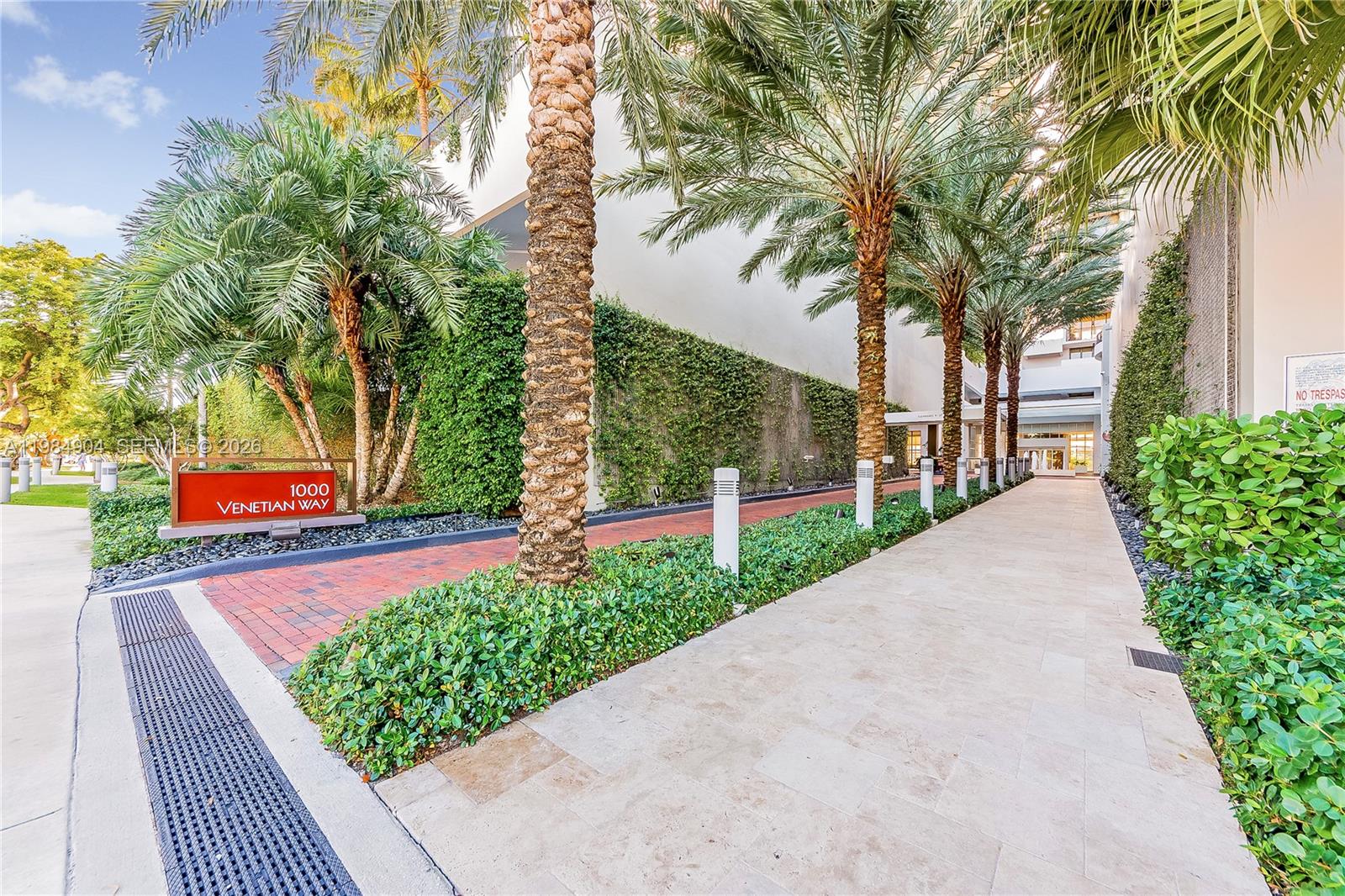 1000 Venetian Way # 303