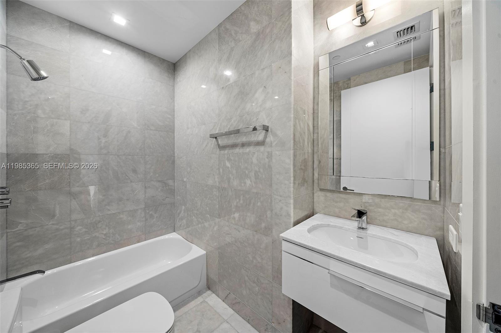18501 Collins Ave # 3901