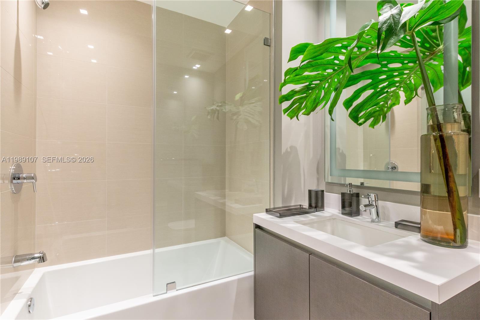 851 NE 1st Ave # 4611 Unit: PH 4611