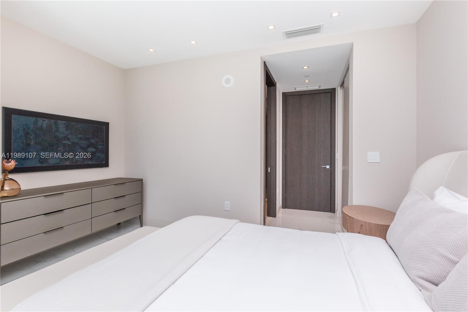 851 NE 1st Ave # 4611 Unit: PH 4611