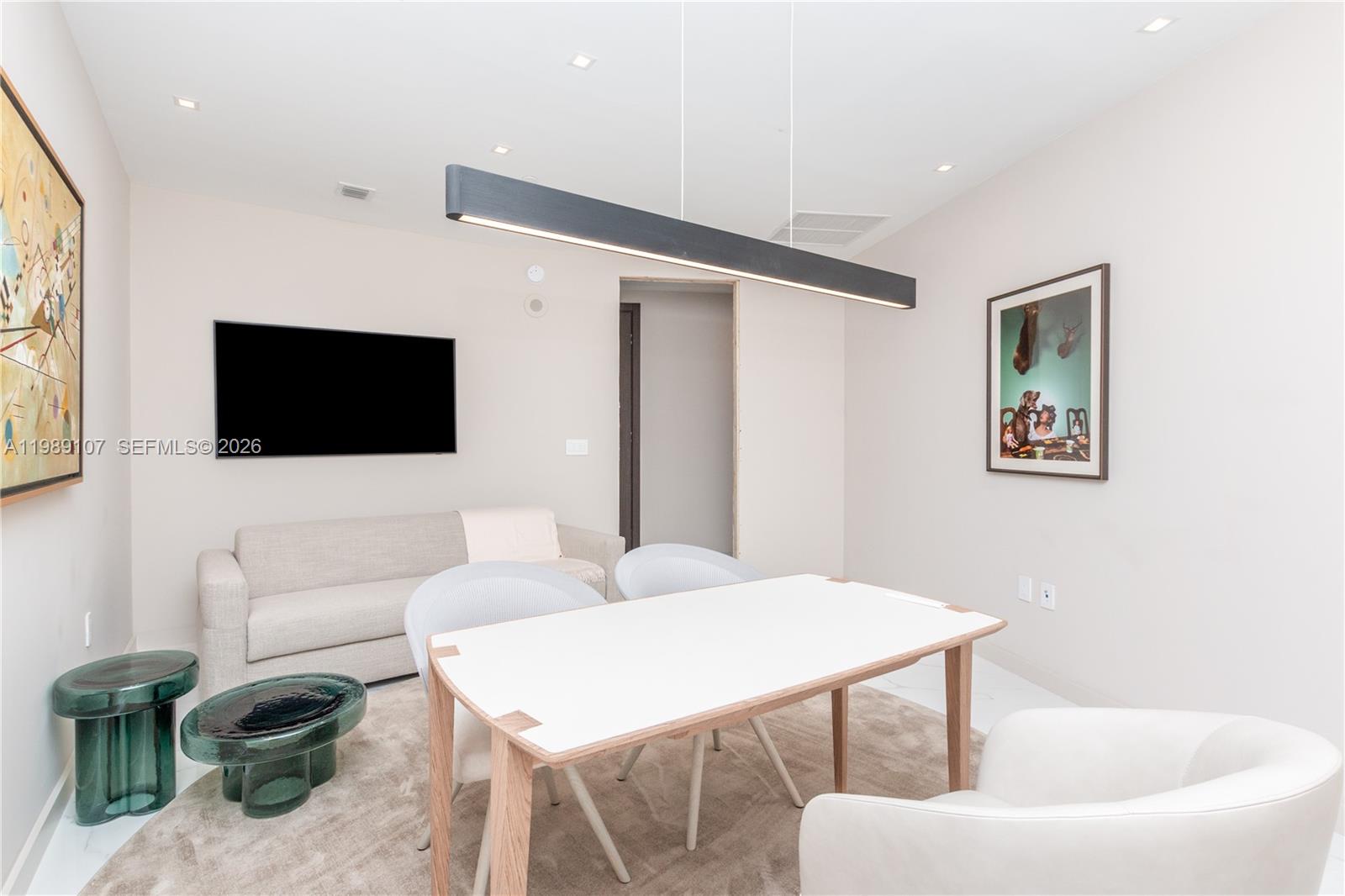 851 NE 1st Ave # 4611 Unit: PH 4611