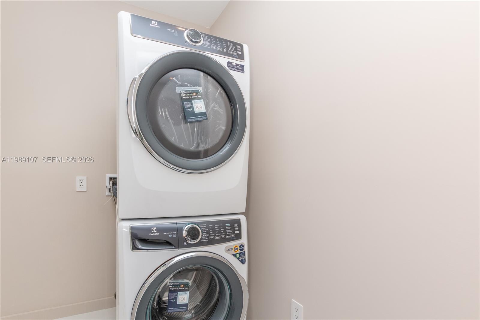 851 NE 1st Ave # 4611 Unit: PH 4611