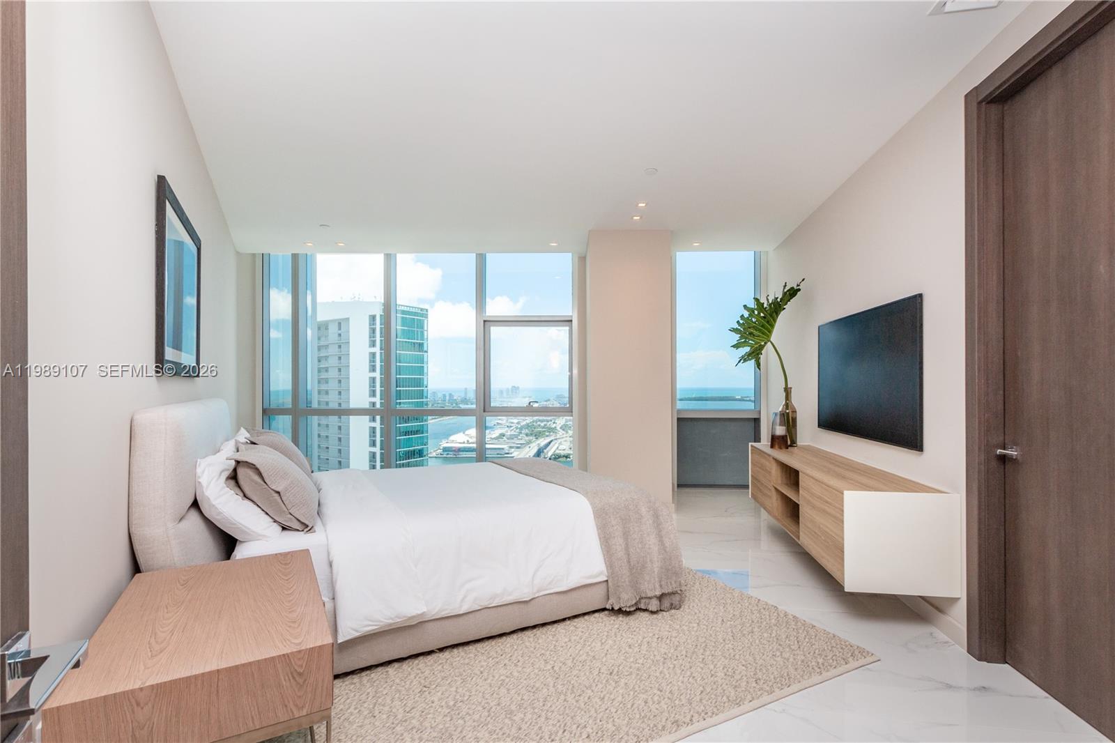 851 NE 1st Ave # 4611 Unit: PH 4611