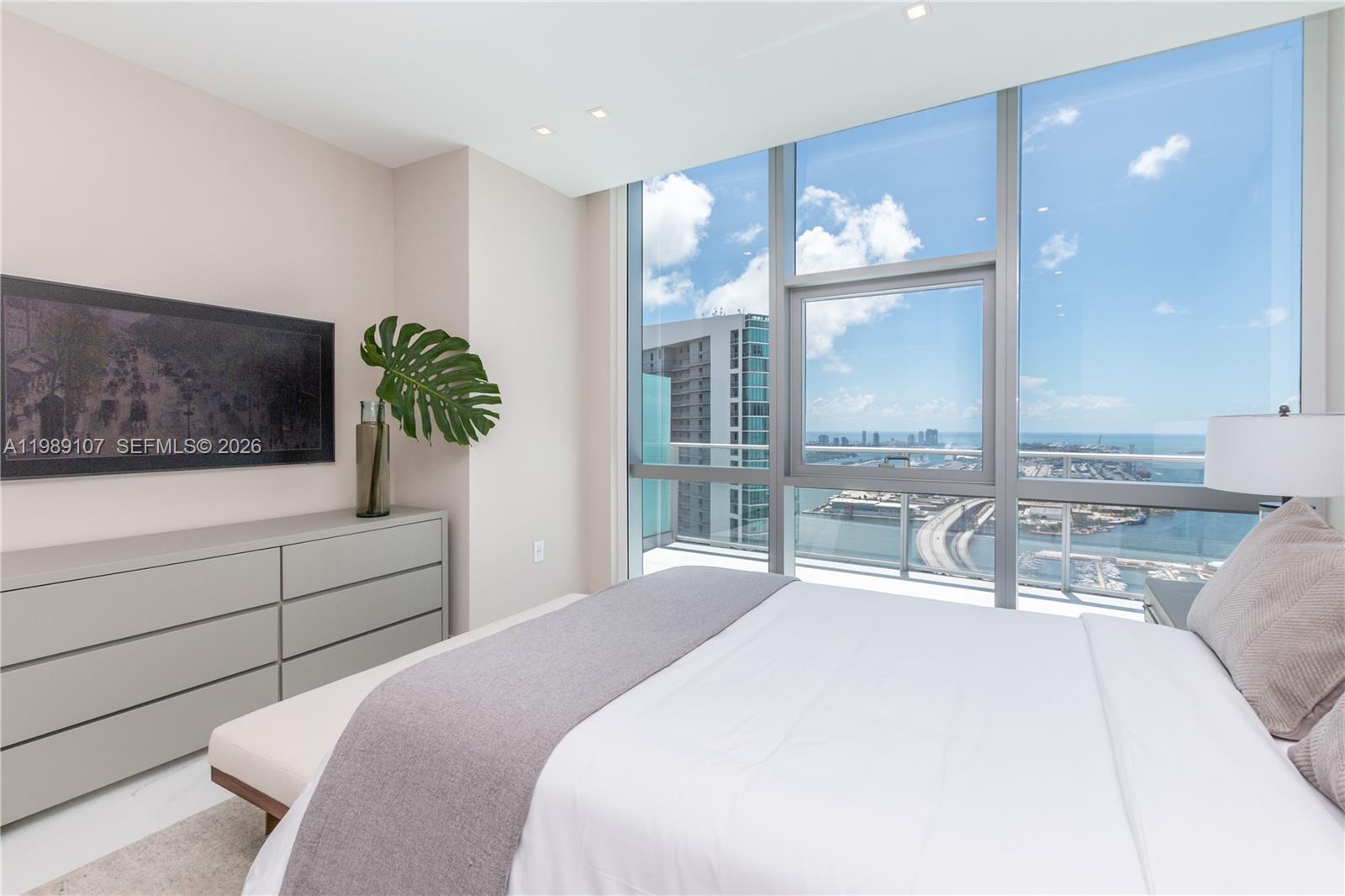 851 NE 1st Ave # 4611 Unit: PH 4611