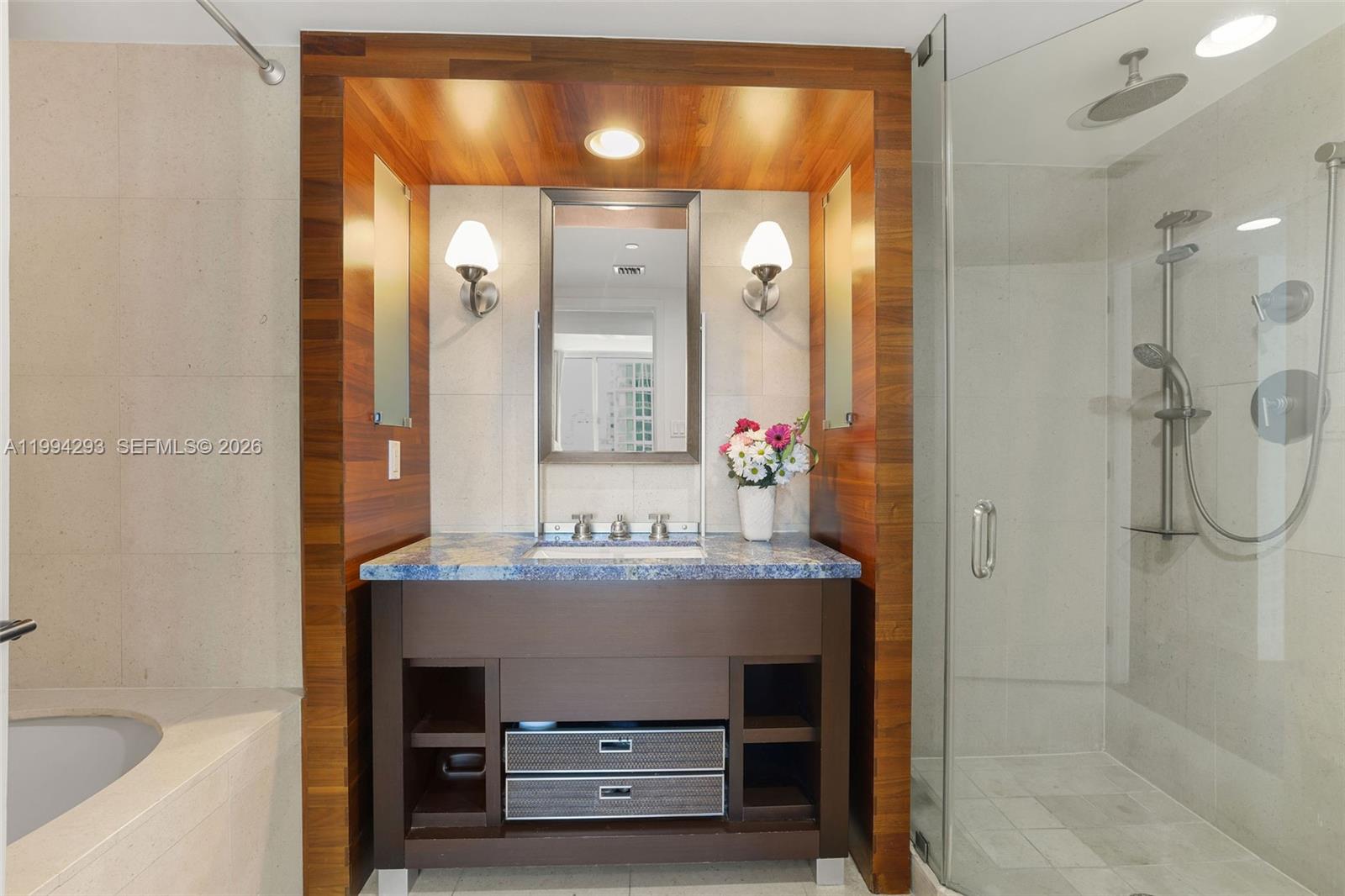 6801 Collins Ave Unit: 1112 (Door 1102)