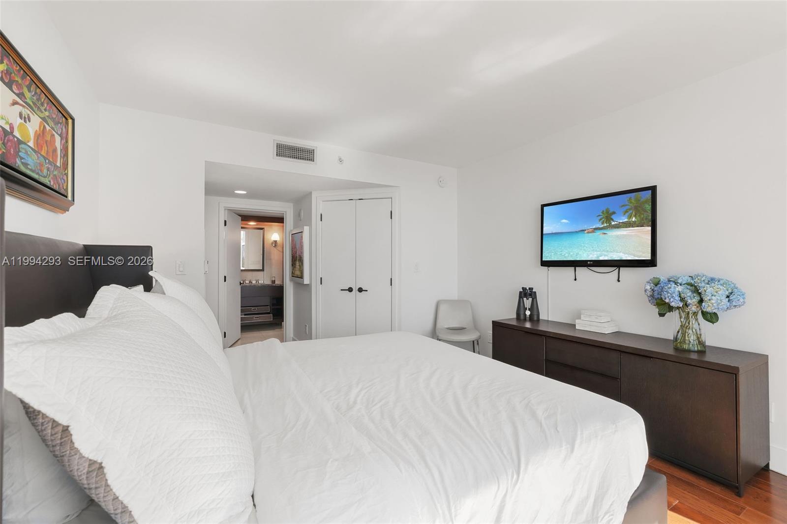 6801 Collins Ave Unit: 1112 (Door 1102)