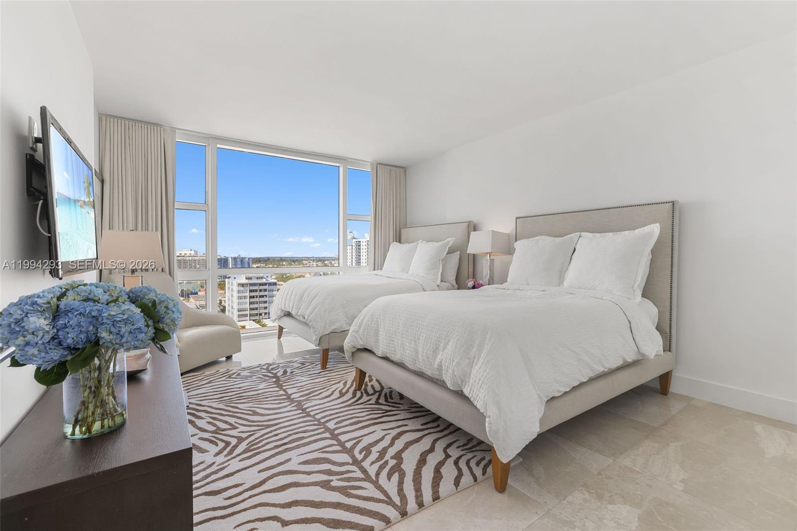 6801 Collins Ave Unit: 1112 (Door 1102)
