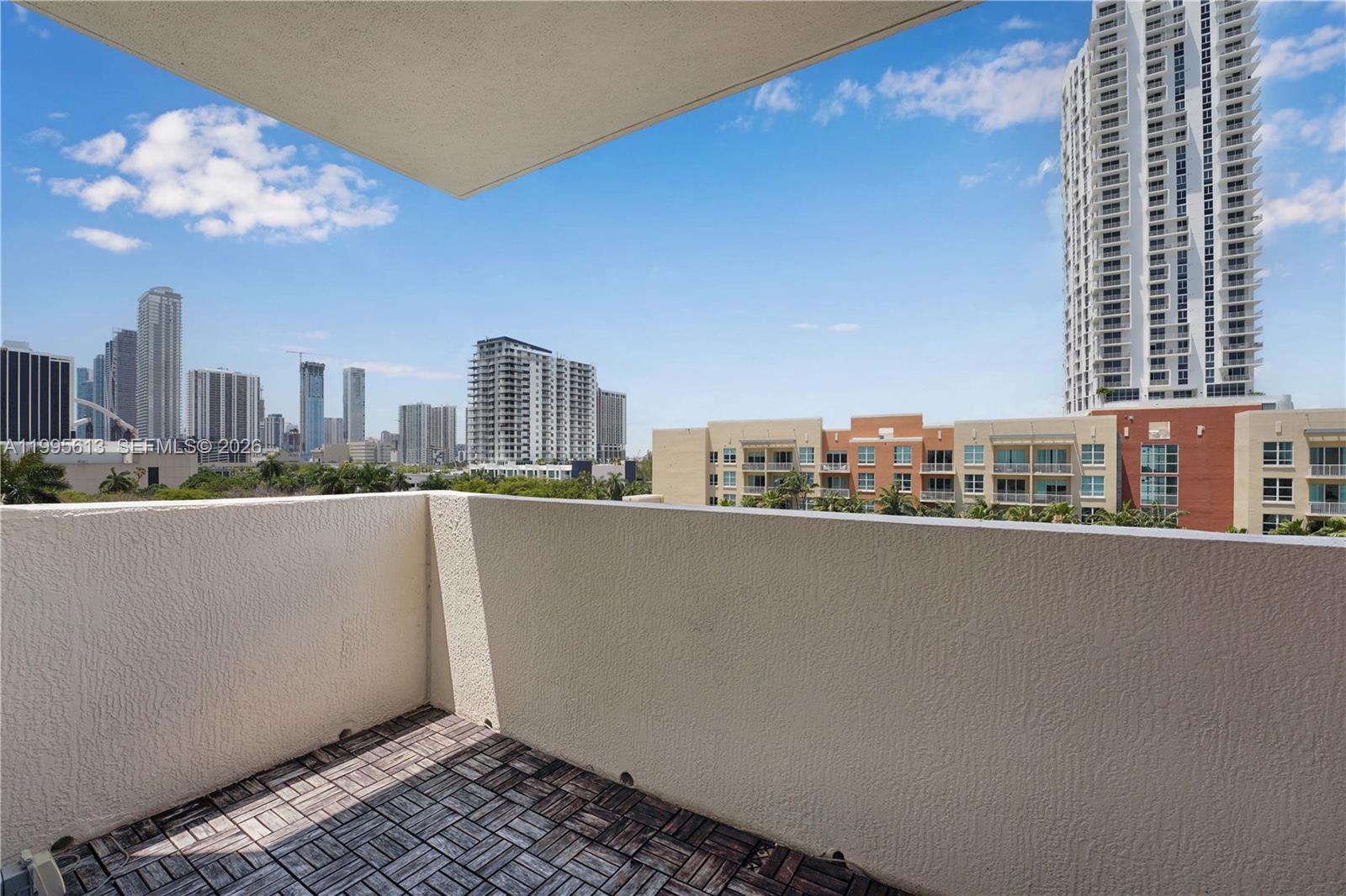 2000 N Bayshore Dr # 702